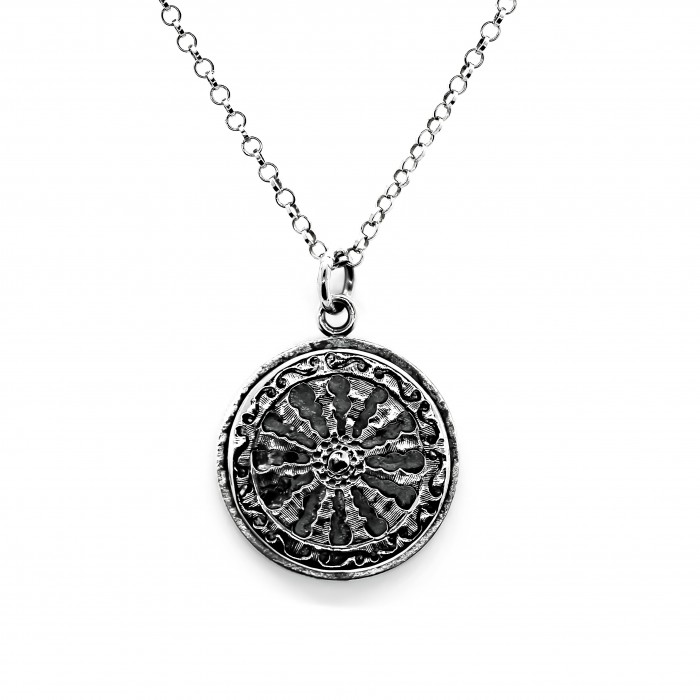 collana con ciondolo ruota carretto